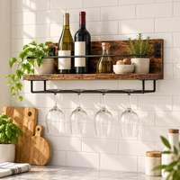 Étagère murale à vin bois et métal - vue rapprochée
